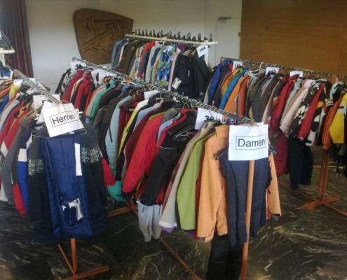 Große Auswahl an Skikleidung auf dem Skibasar des SCR Fulda Große Auswahl an Skikleidung auf dem Skibasar des SCR Fulda