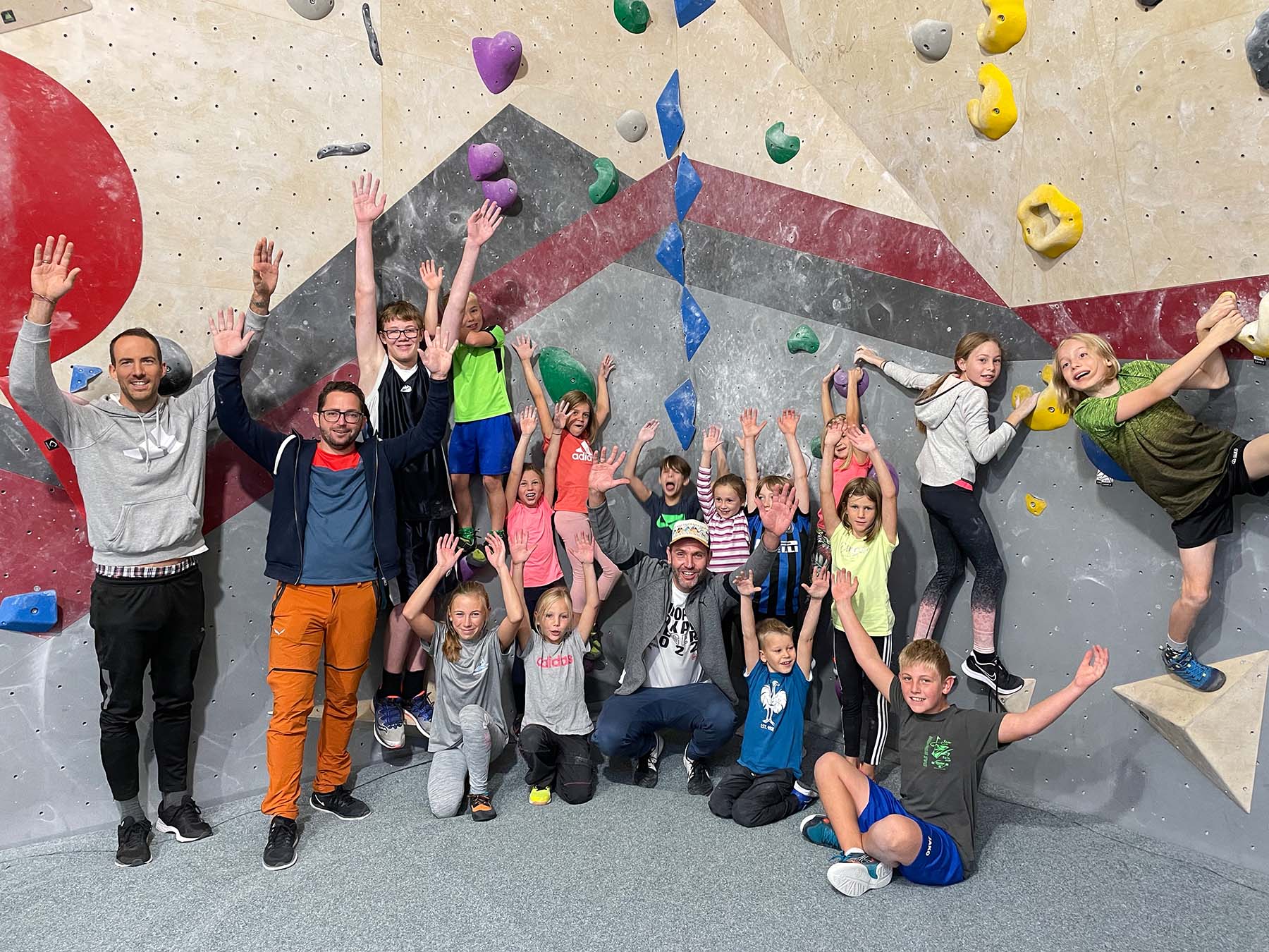 Teilnehmer beim Bouldern mit der Jugend des SCR Fulda