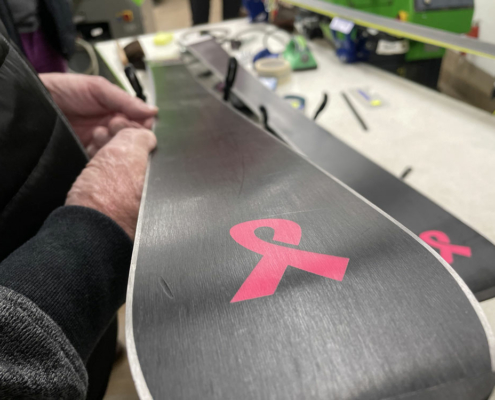 SCR gewachste Skier beim Do-it-yourself-Skiservice bei Ski Lippert