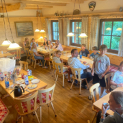 Gemeinsames Essen beim Kinderaktivwochenende des SCR