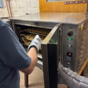 Backen der Plätzchen des SCR