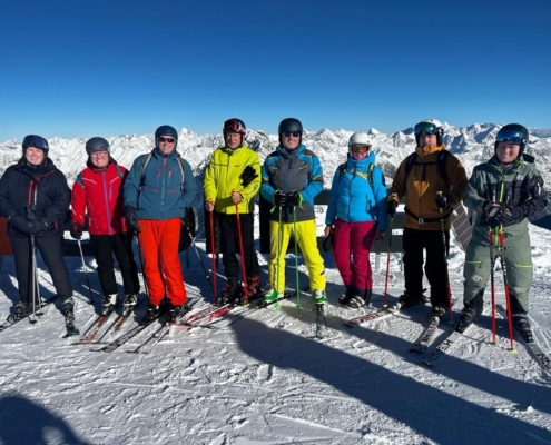 Gruppenbild bei der Gletscher-Skifahrt im Oetztal des SCR