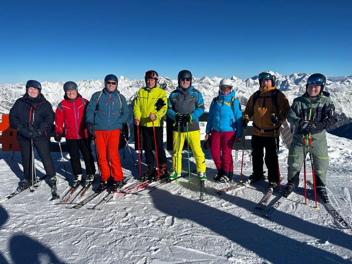 Gruppenbild bei der Gletscher-Skifahrt im Oetztal des SCR