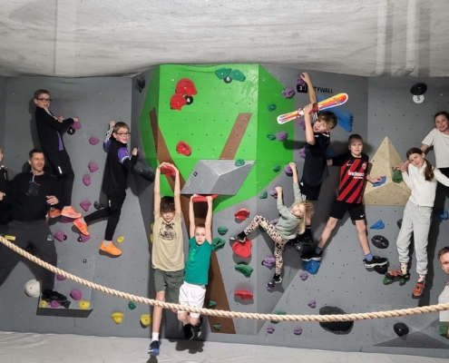 Kinder des SCR beim Bouldern im Block Barock Fulda