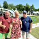 Hessische Ministerin für Familie und Sport Diana Stolz testet den Schneeteppich am Hessentagsstand des SCR Fulda
